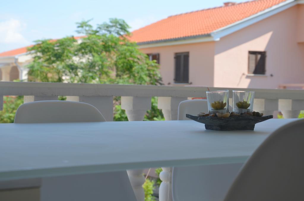 Ferienwohnung Apartman Medit Vir Exterior foto