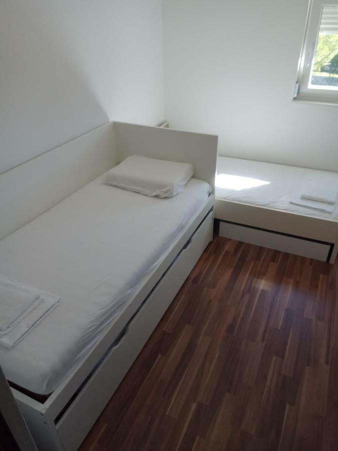 Ferienwohnung Apartman Medit Vir Exterior foto