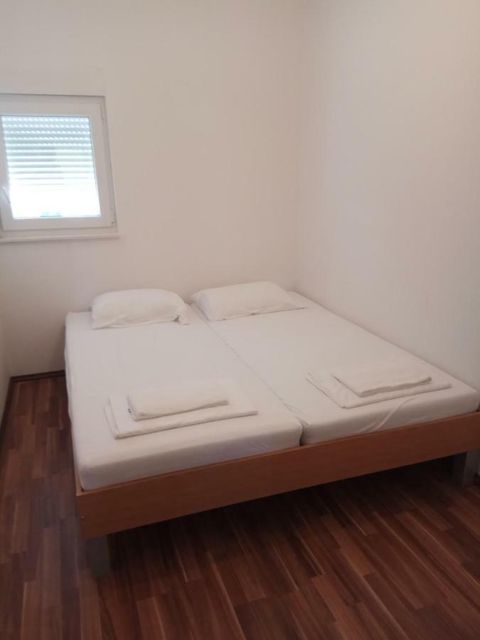 Ferienwohnung Apartman Medit Vir Exterior foto